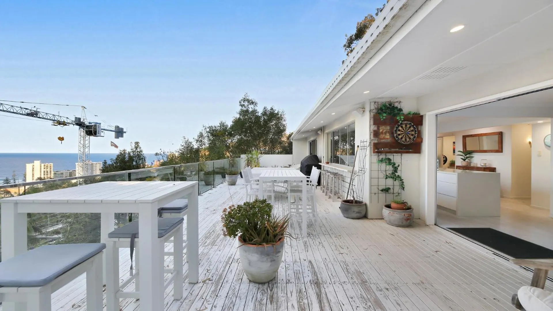 Stunning Beachfront 3-Bed Haven By Natural Reserve Χρυσή Ακτή